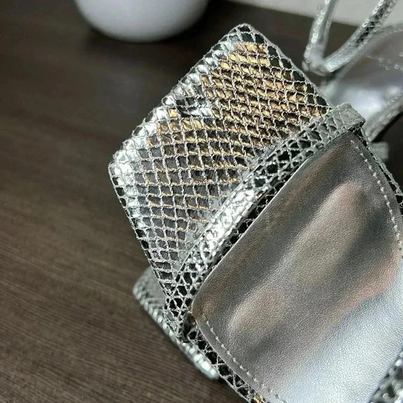 Marc Fisher Women's Dalida Embossed Strappy Sandals Size 7M - Picture 8 of 12